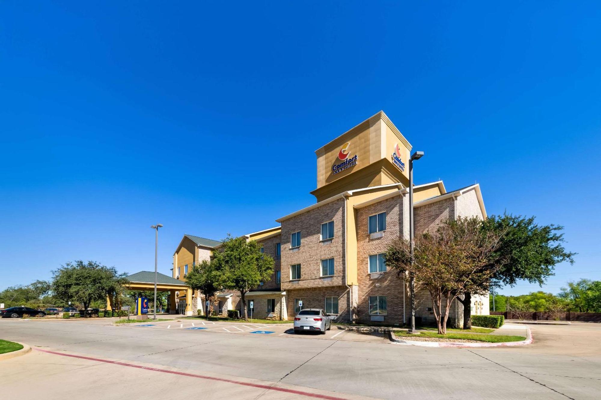 Corinth Comfort Inn & Suites Near Lake Lewisville מראה חיצוני תמונה